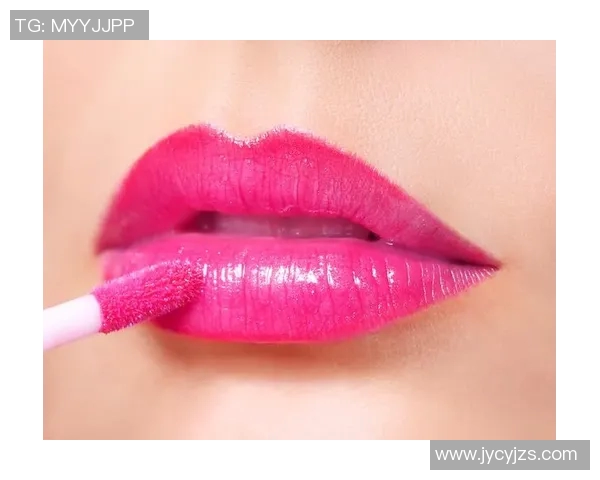 粉色头发的足球明星女孩展现个性与魅力的青春风采